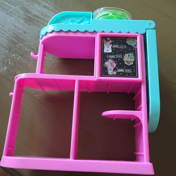 BARBIE PLAY SET - Picture 10 of 17